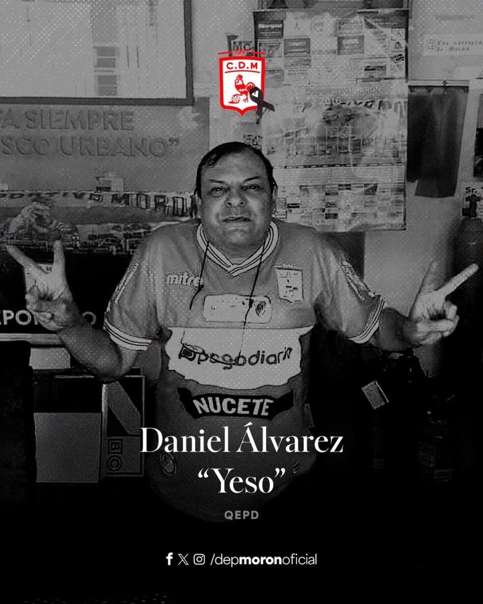 La placa del Club Deportivo Mor&oacute;n por la muerte de 