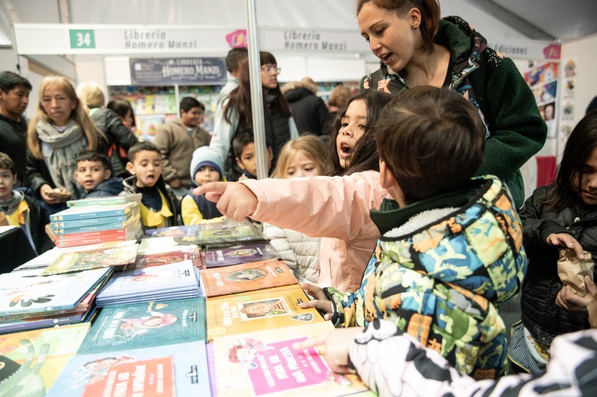 M&aacute;s de 20 mil personas y 70 editoriales pasaron por la Feria del Libro de Hurlingham