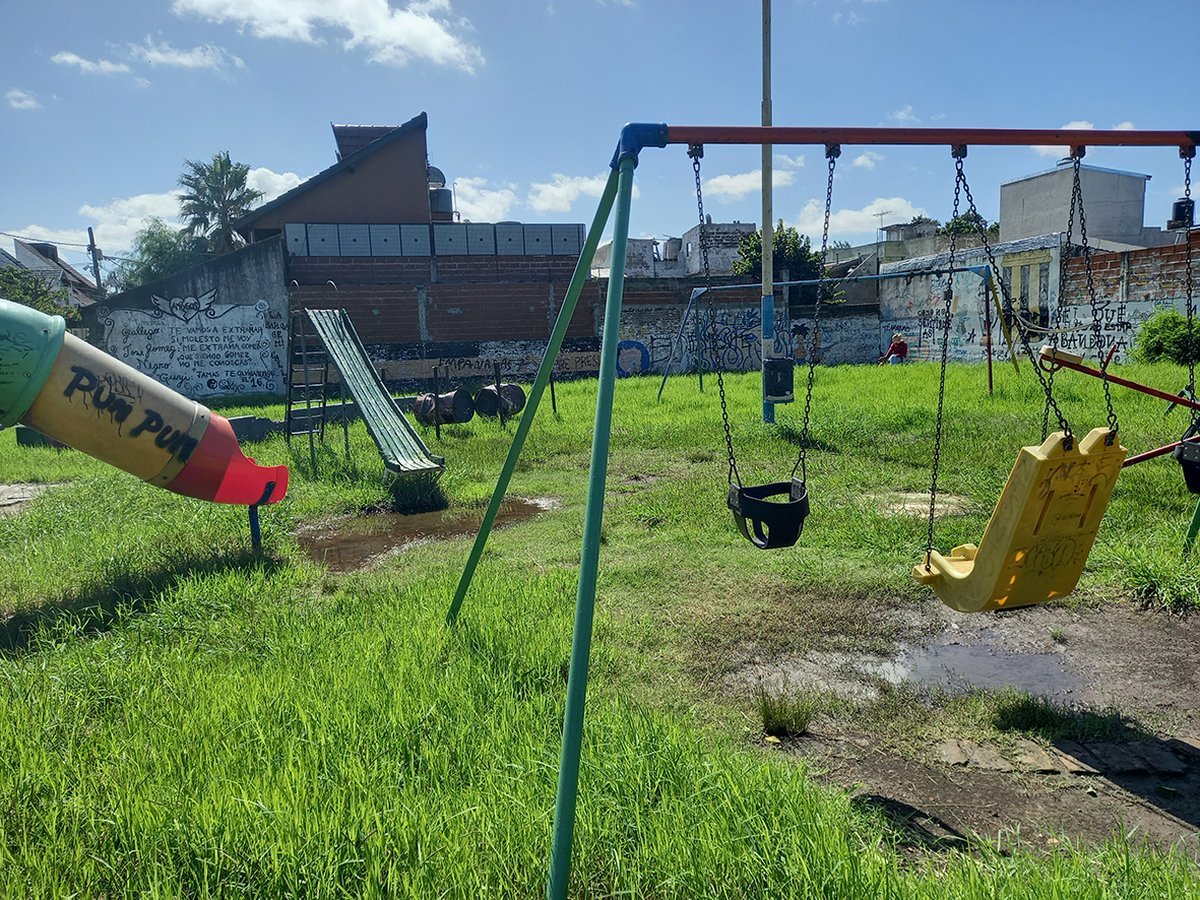 El estado actual de la Plaza Los Andes de Isidro Casanova.