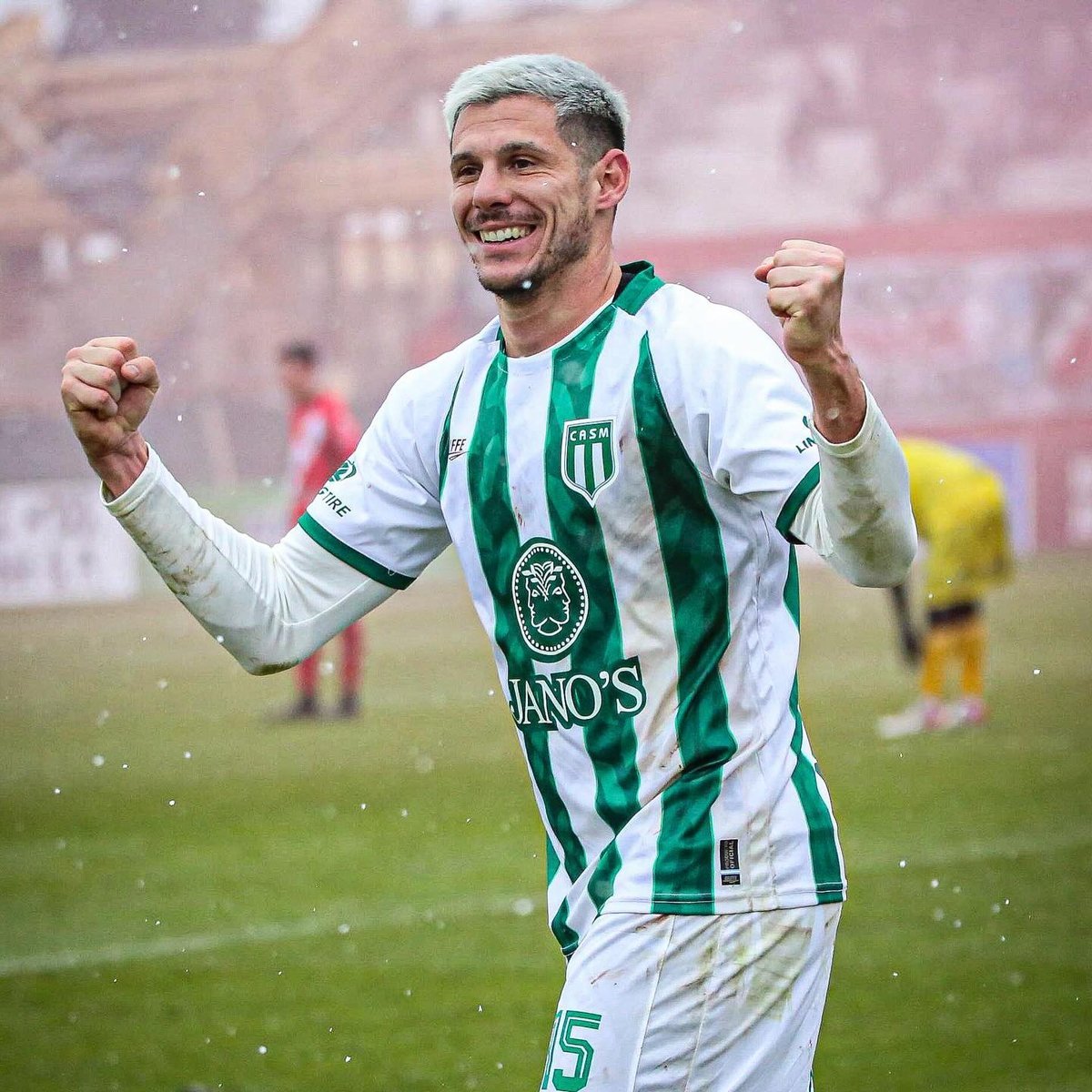 Jorge Ferrero festejando el gol que le dio la victoria bajo la nieve a San Miguel el finde pasado.