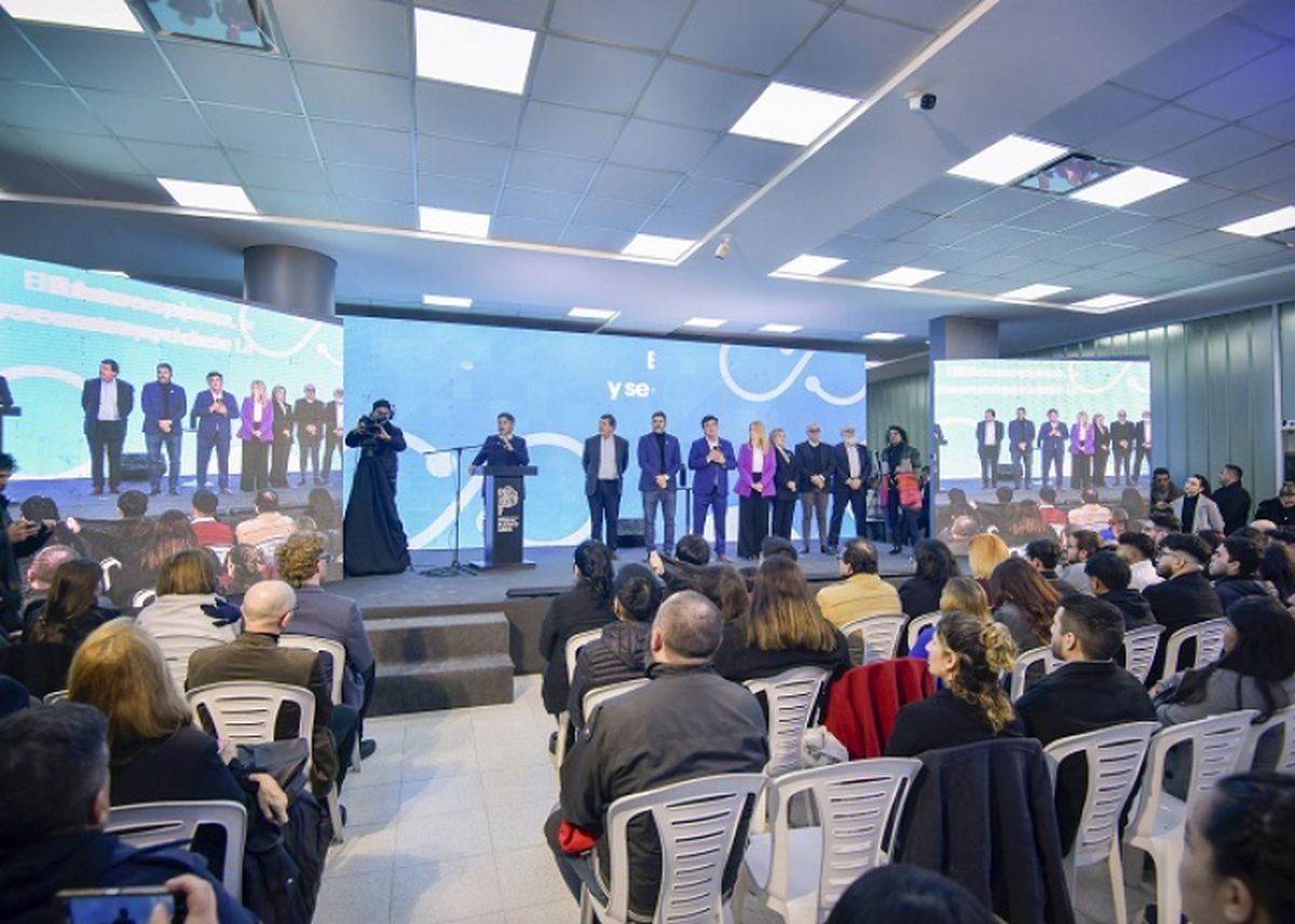 En La Matanza, Kicillof entreg&oacute; diplomas a j&oacute;venes y apunt&oacute; contra el Gobierno nacional.