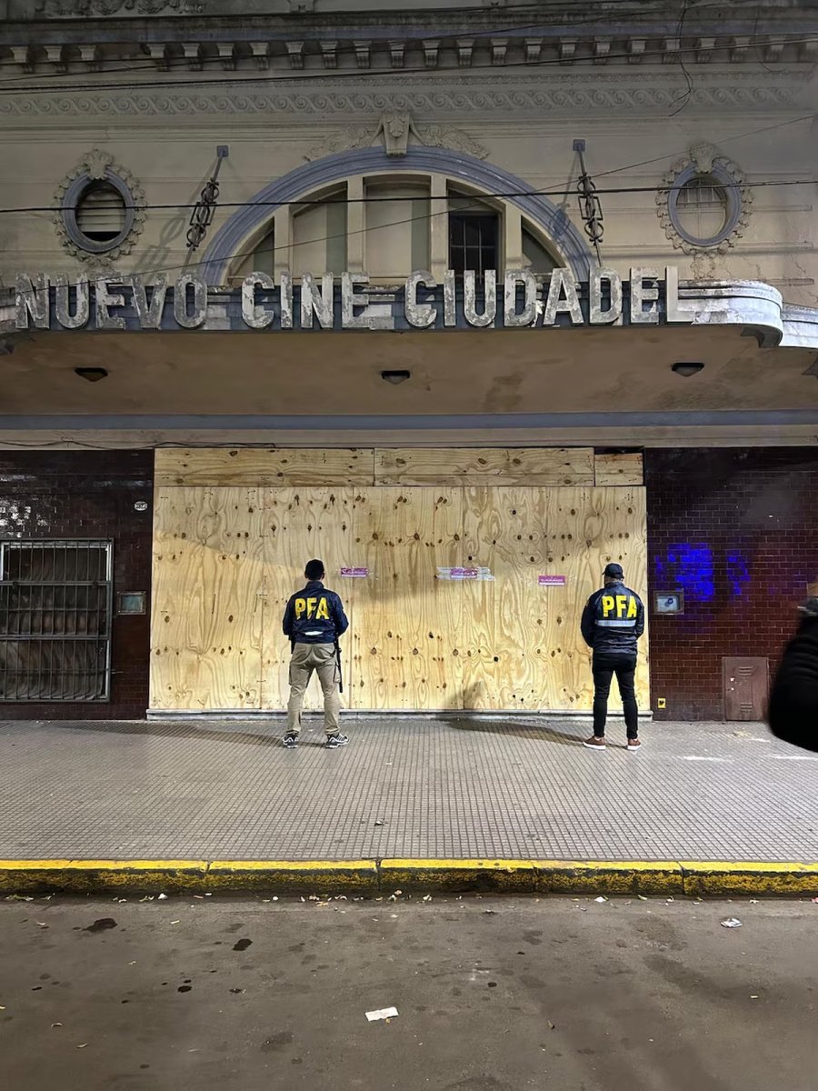 Allanaron el cine porno en Ciudadela: hay detenidos y rescataron v&iacute;ctimas de explotaci&oacute;n sexual