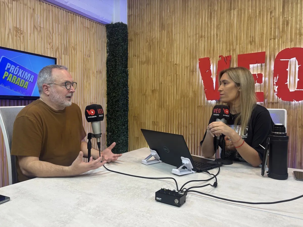 Mart&iacute;n Sabbatella en los estudios de Radio VEO.
