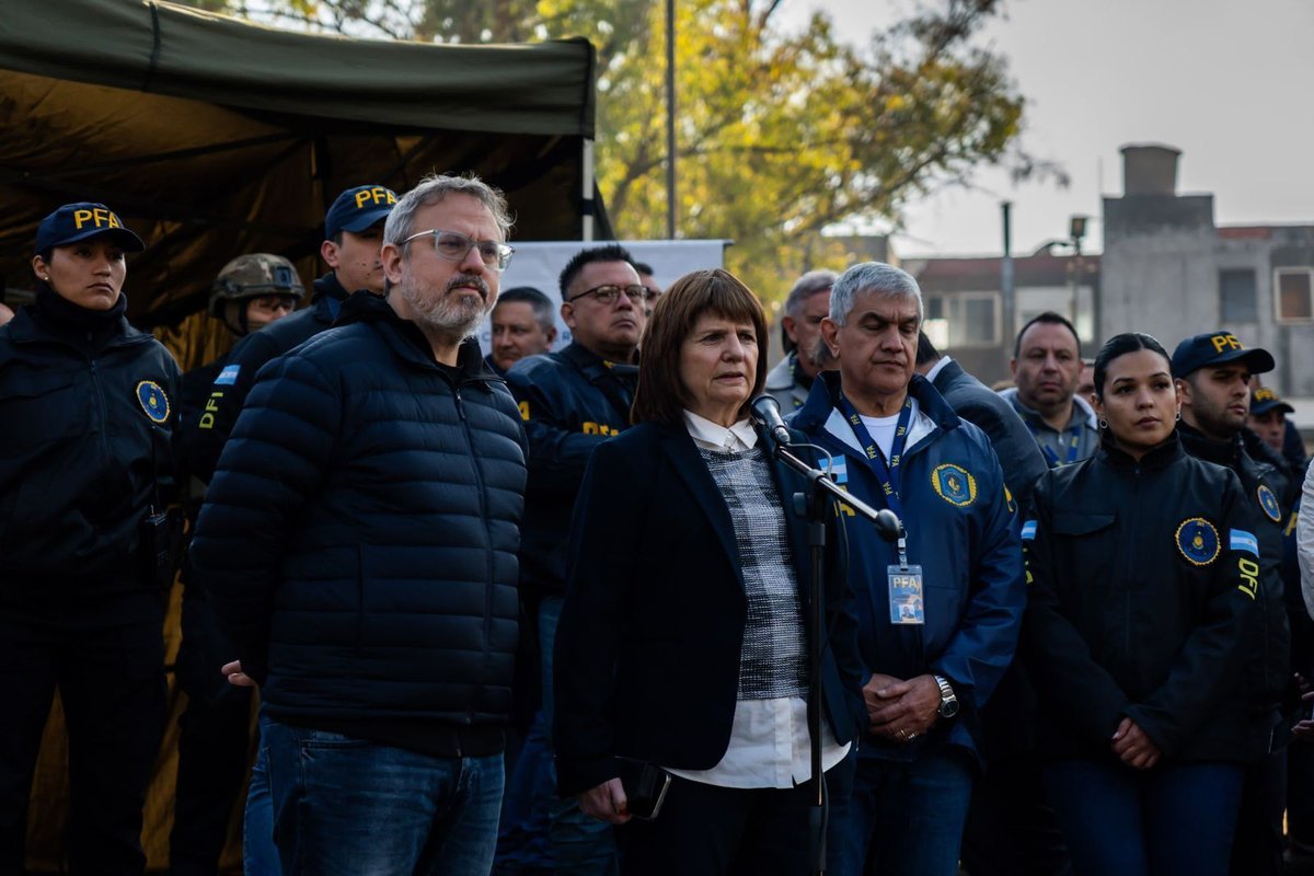 Valenzuela y Bullrich en la presentaci&oacute;n del operativo en Ciudadela.