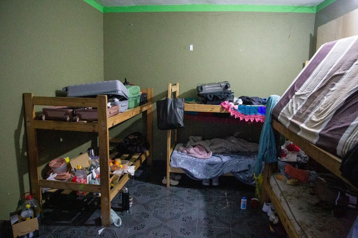 Talleres textiles clandestinos en Tres de Febrero: 9 detenidos y m&aacute;s de 70 v&iacute;ctimas.