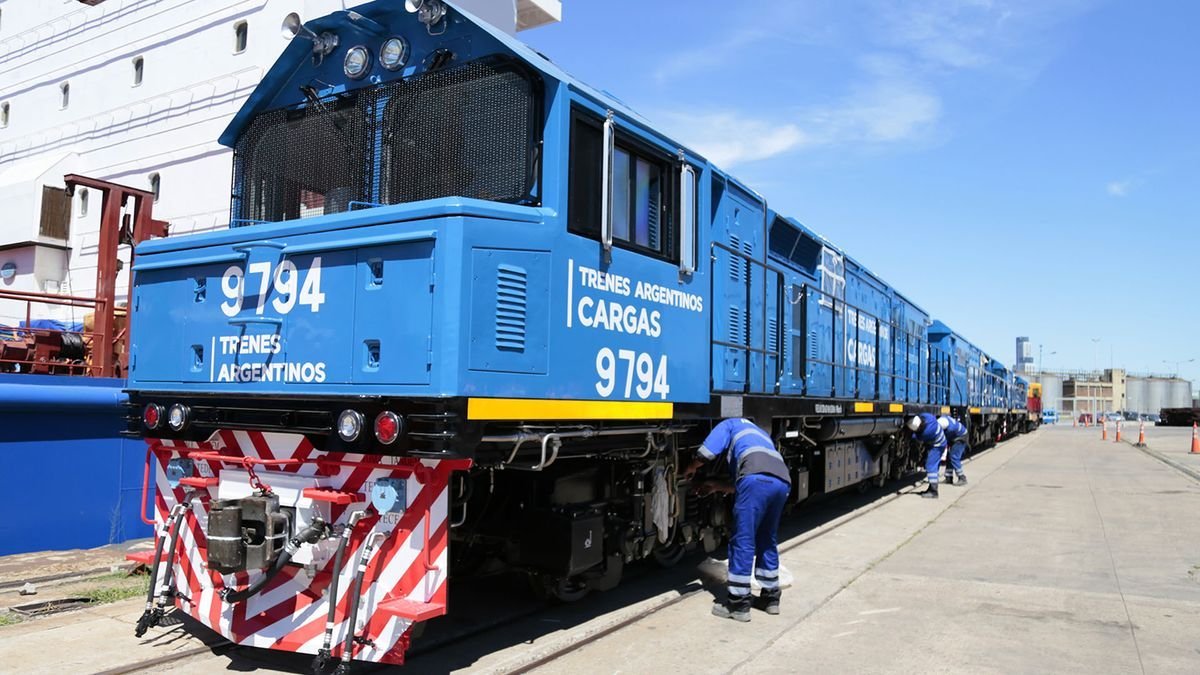 El Gobierno inici&oacute; la privatizaci&oacute;n del Belgrano Cargas: rematar&aacute;n locomotoras y vagones.