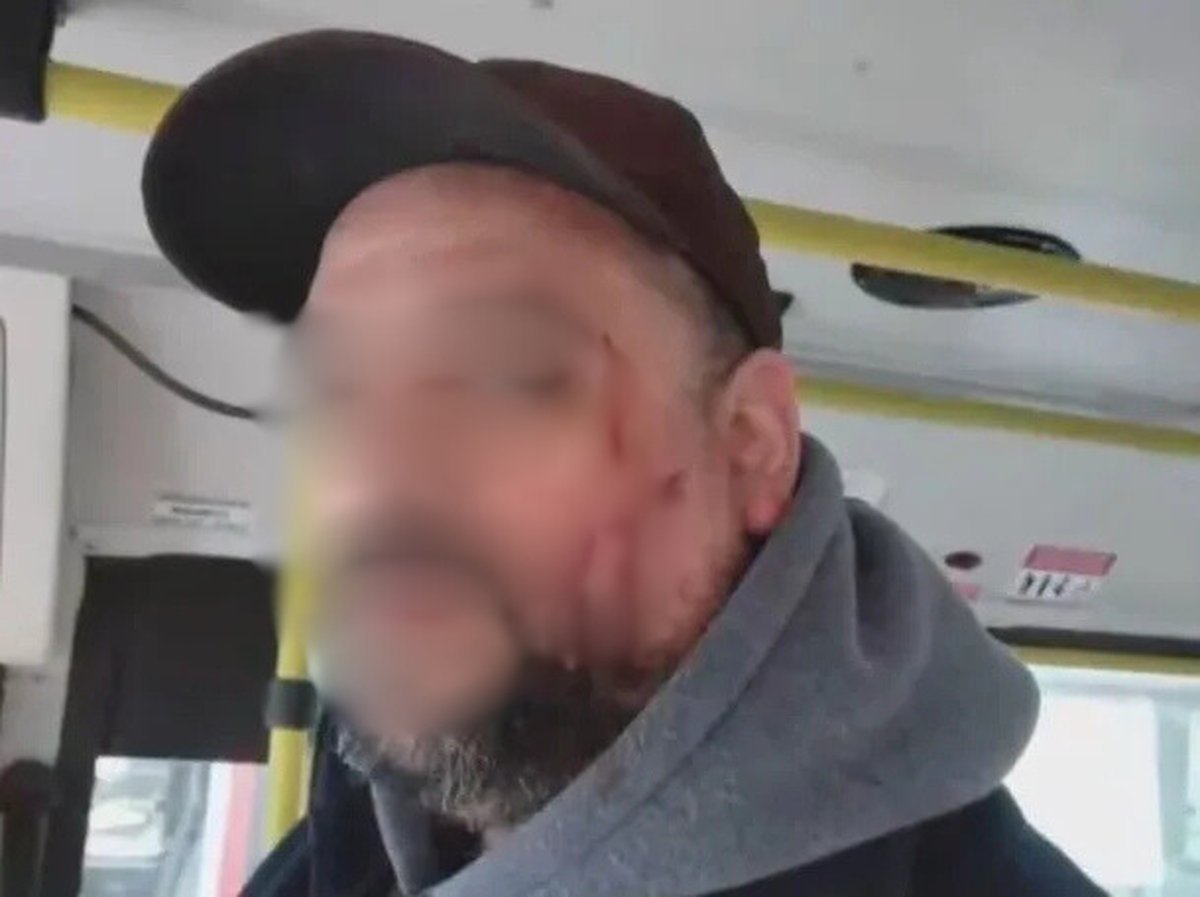 Atacaron a un colectivero en Moreno por no dejar viajar a una pareja con un certificado falso.