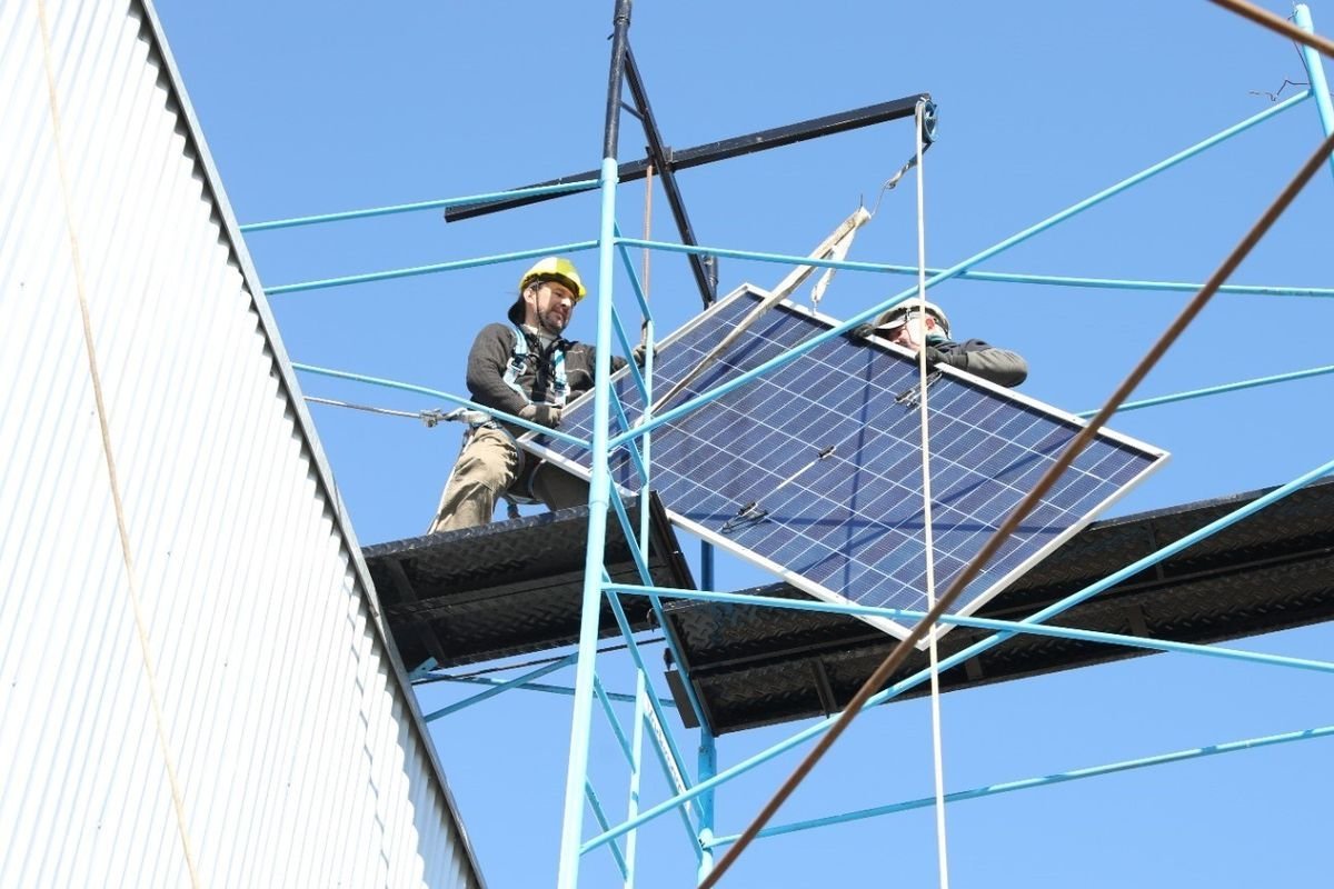 Primera central con paneles solares en La Matanza
