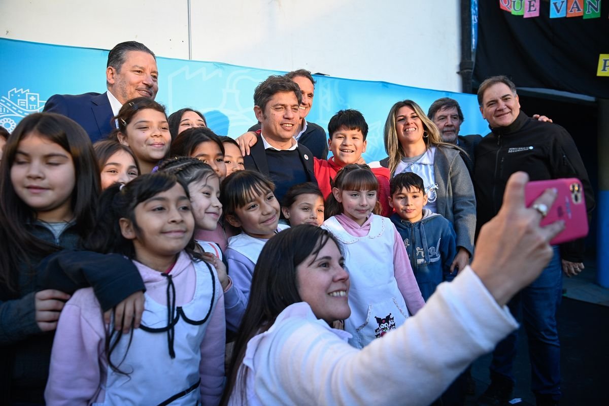 En Merlo, Kicillof inaugur&oacute; las obras de ampliaci&oacute;n de la Escuela Secundaria N&deg;50.