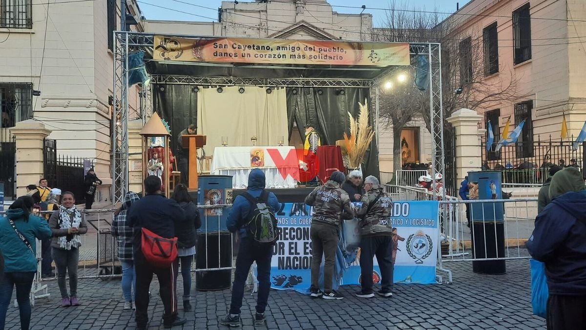 Celebraci&oacute;n de San Cayetano en Liniers: cortes de tr&aacute;nsito en la zona.