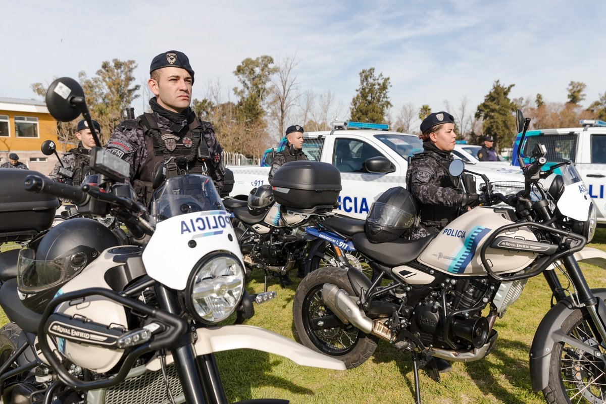 Kicillof en Hurlingham: entrega de m&oacute;viles para seguridad y el apoyo a Flor Lampreabe