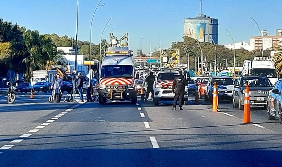 Accidente en General Paz: un motociclista falleci&oacute; tas chocar contra la banquina.