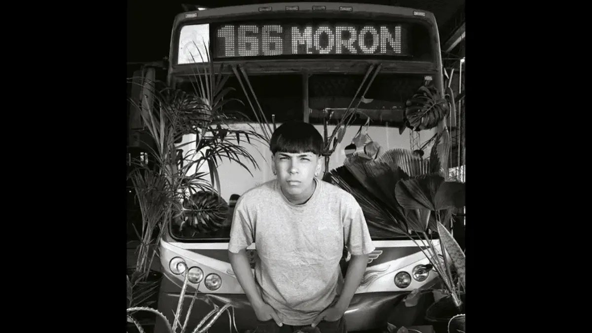 Milo J homenaje a la L&iacute;nea 166 de Mor&oacute;n