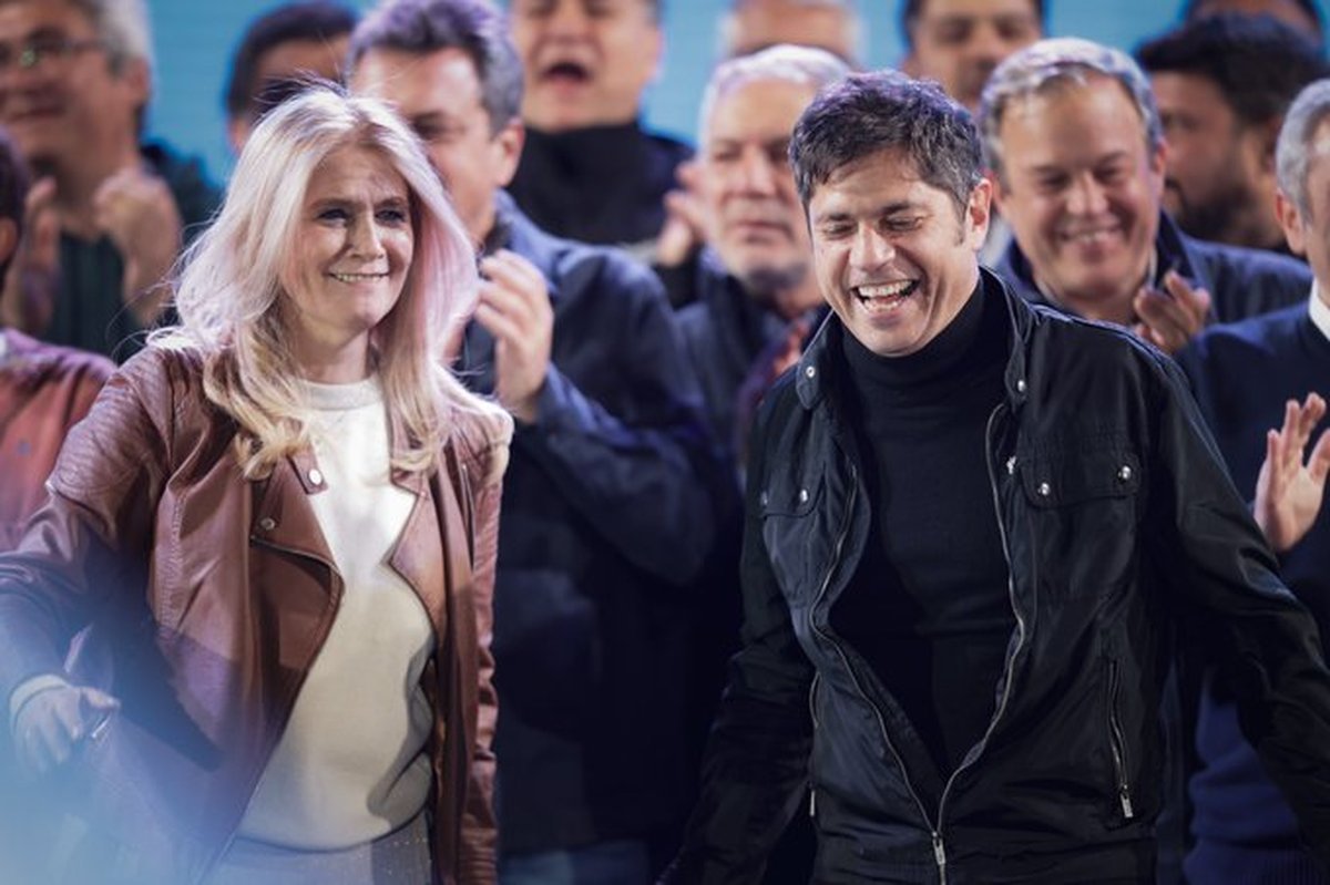 Axel Kicillof junto a Ver&oacute;nica Magario b&uacute;nker de Fuerza Patria
