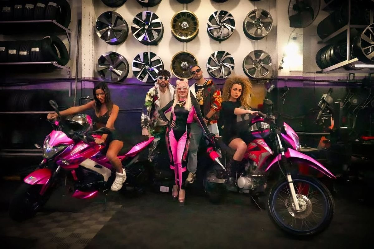 Con un videoclip grabado en el Oeste, La Tana de La Matanza lanza su carrera musical.