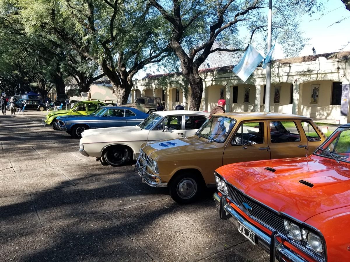 Expo autos en Ciudad Evita, zona oeste